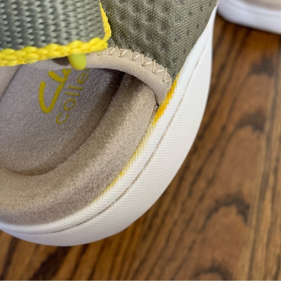 NEW Clarks Women's Amanda Stroll Flat Sandal Army Green Yellow Size 9M - Picture 14 of 14